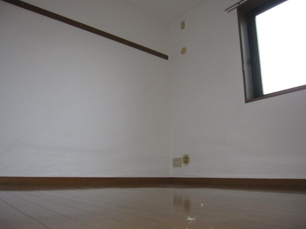 �y�Z�L�����e�B�z�@