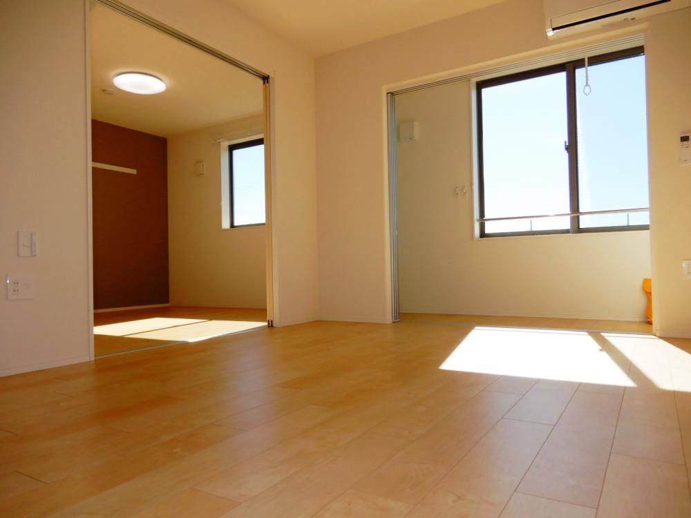 �y�Z�L�����e�B�z�@