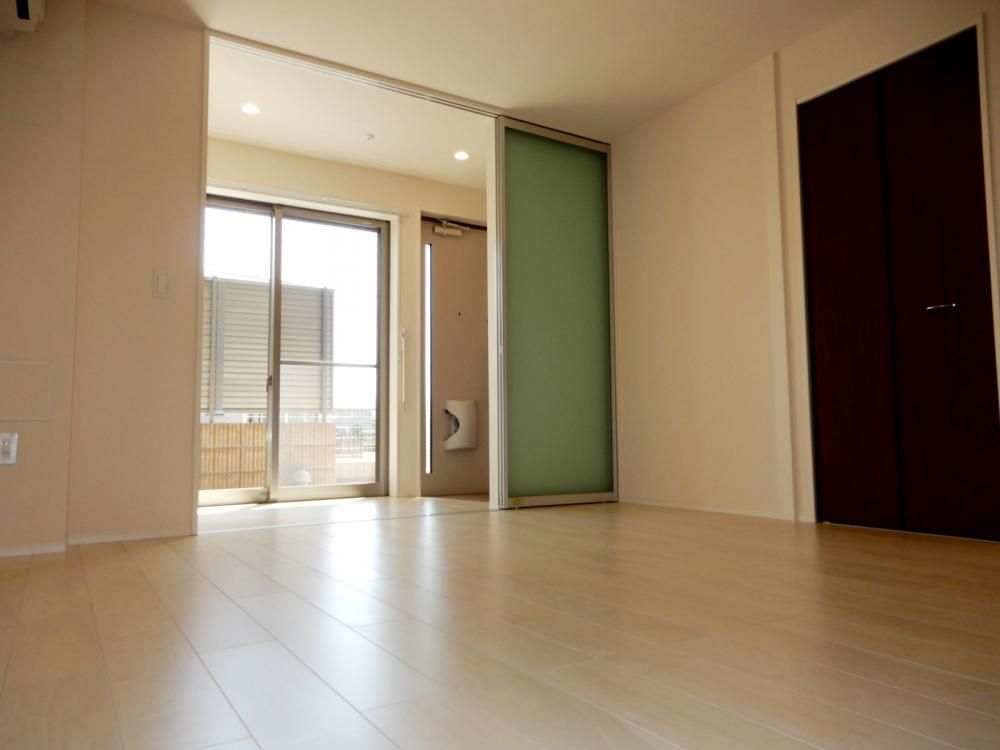 �y�Z�L�����e�B�z�@