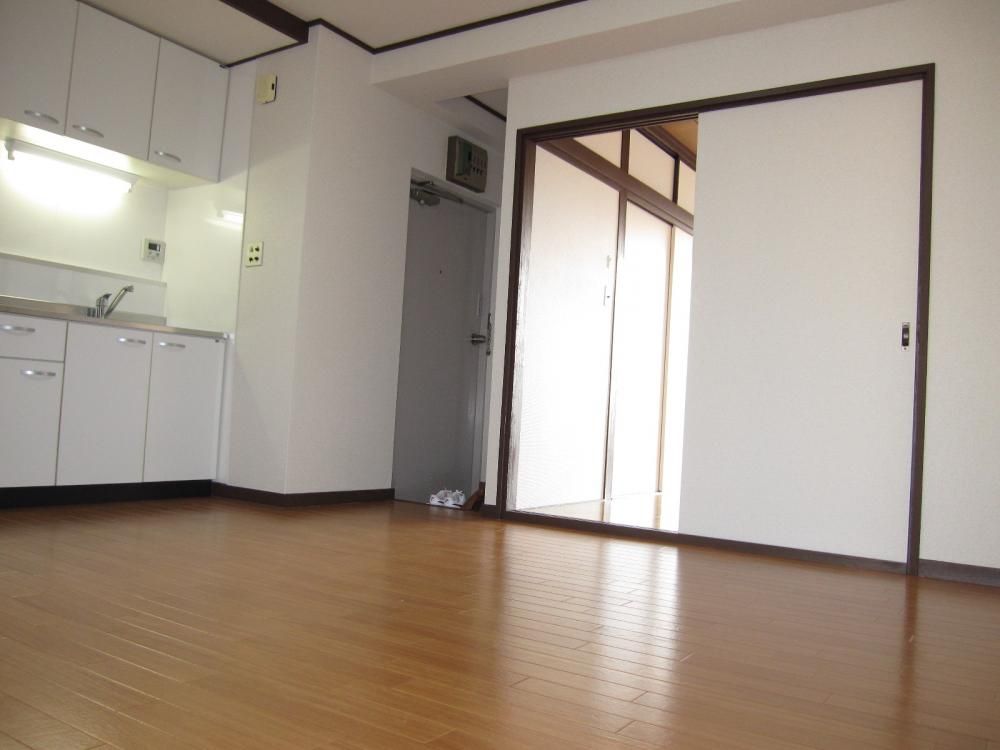 �y���ԁE���r���O�z�@