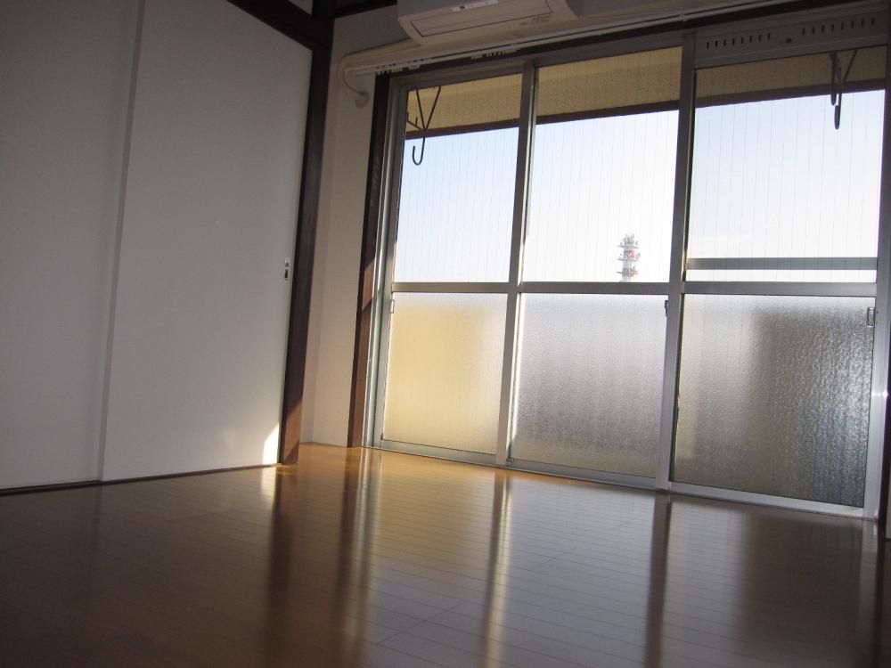 �y���]�z�@