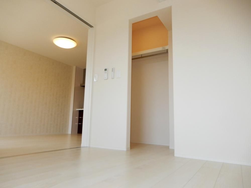 �y�Z�L�����e�B�z�@