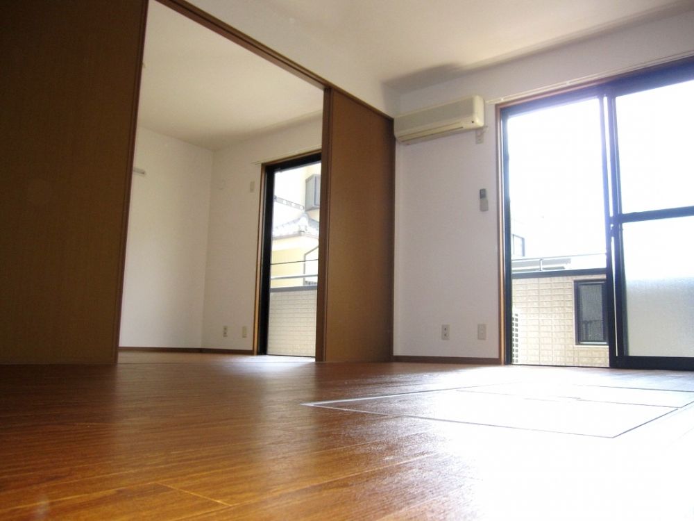 �y���ԁE���r���O�z�@