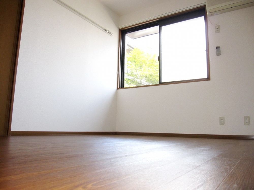 �y���]�z�@