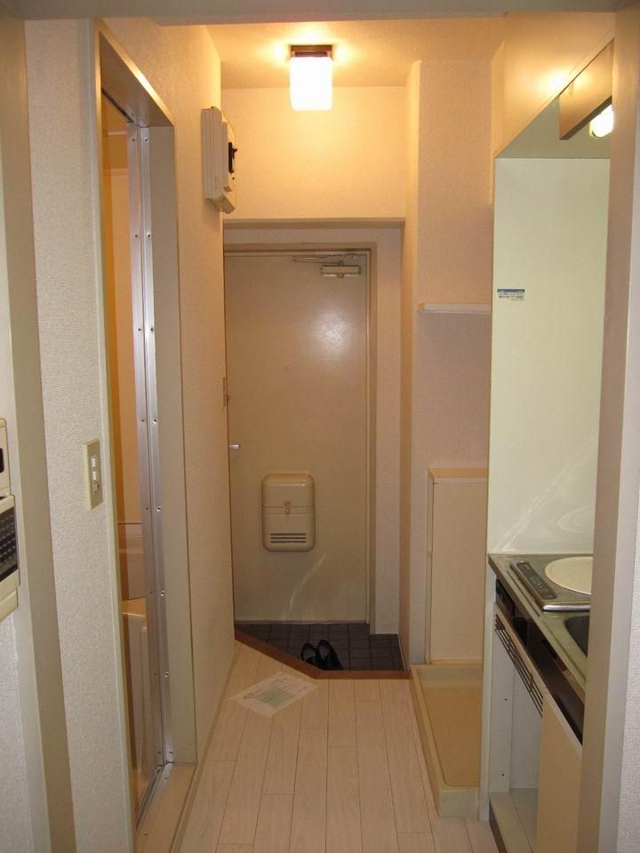 �y�Z�L�����e�B�z�@