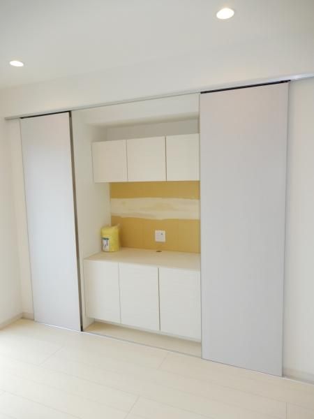 �y�Z�L�����e�B�z�@