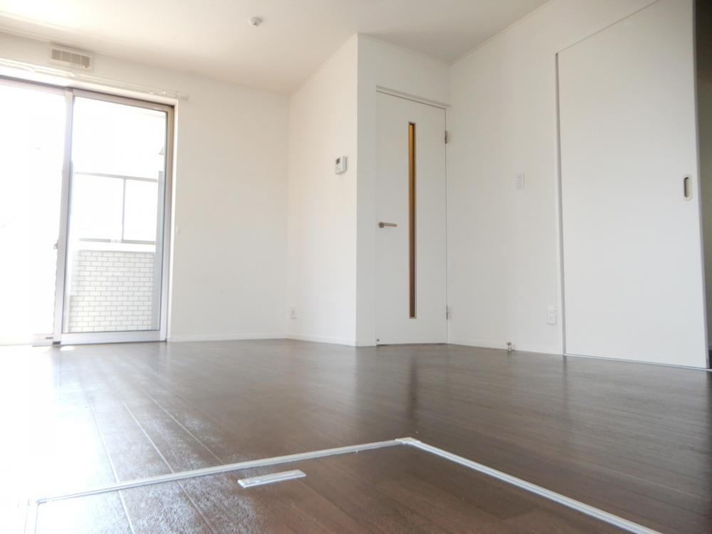 �y�Z�L�����e�B�z�@