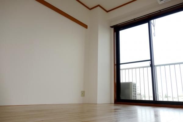 �y�Z�L�����e�B�z�@