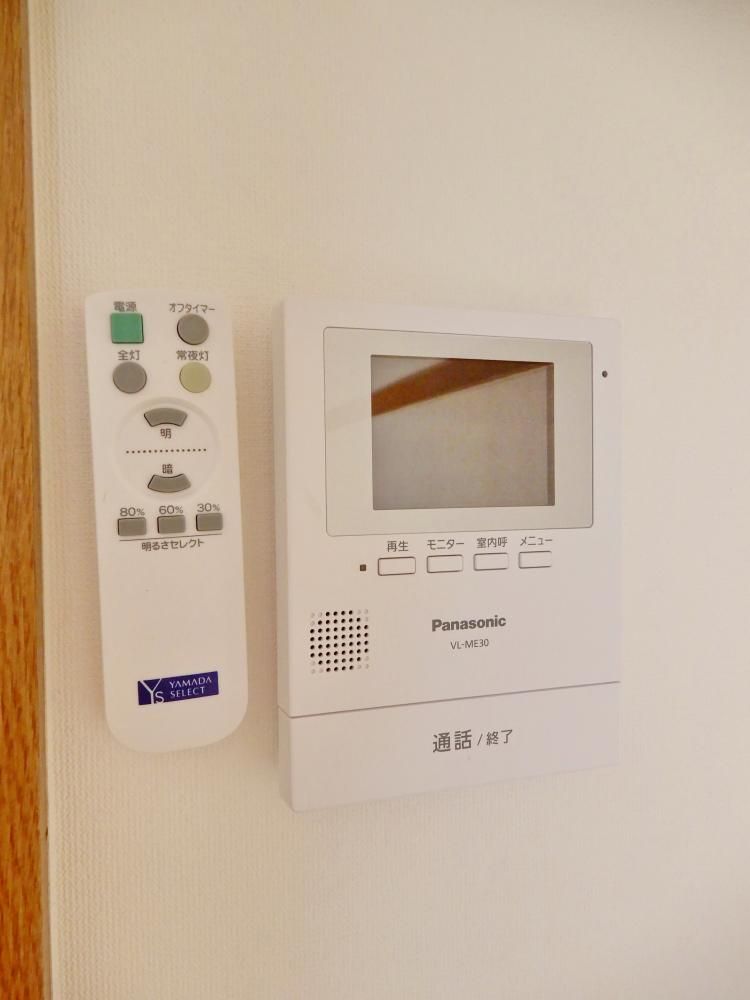 �y�Z�L�����e�B�z�@