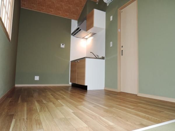 �y���ԁE���r���O�z�@