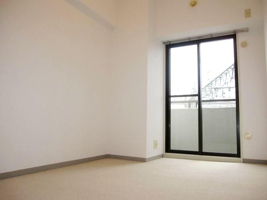 �y�Z�L�����e�B�z�@