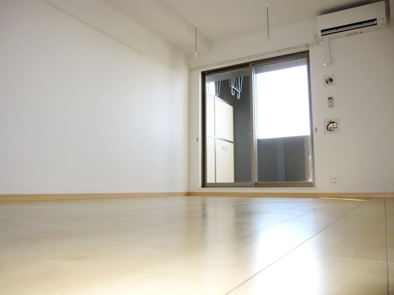 �y�Z�L�����e�B�z�@