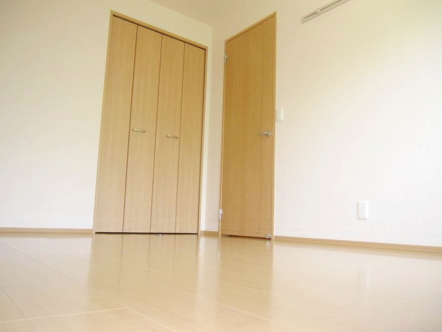 �y�Z�L�����e�B�z�@