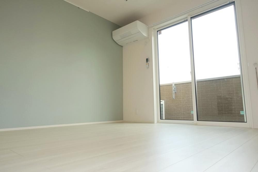 �y�Z�L�����e�B�z�@