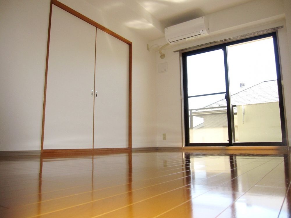 �y���]�z�@