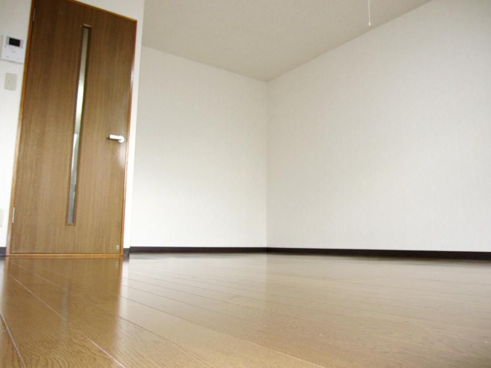 �y���]�z�@