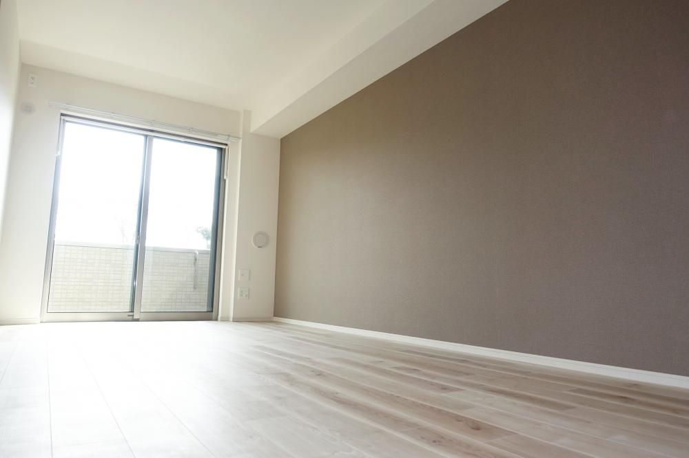 �y�Z�L�����e�B�z�@