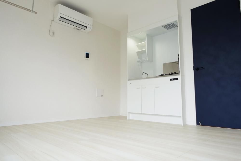 �y�Z�L�����e�B�z�@