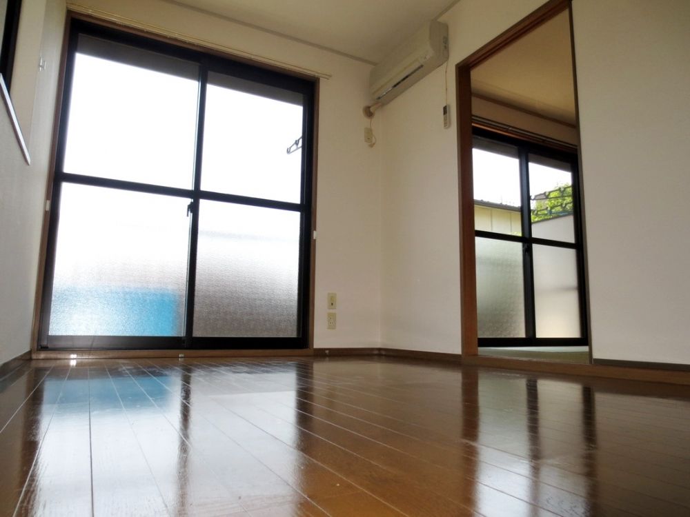 �y�Z�L�����e�B�z�@