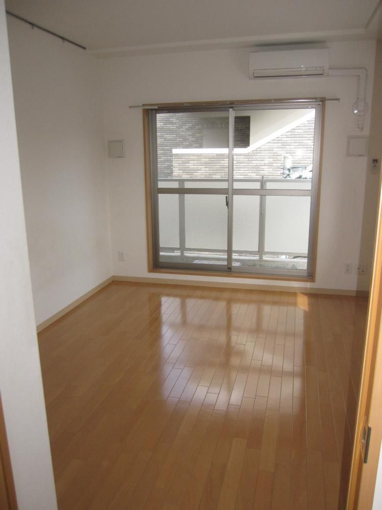 �y�����E���r���O�z�@