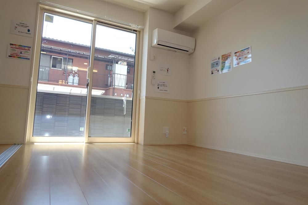 �y���]�z�@