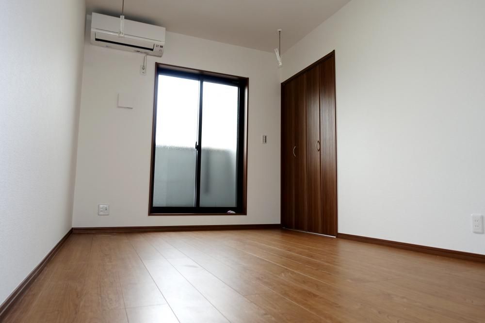 �y�Z�L�����e�B�z�@