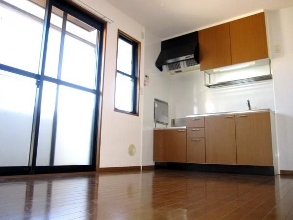 �y���ԁE���r���O�z�@