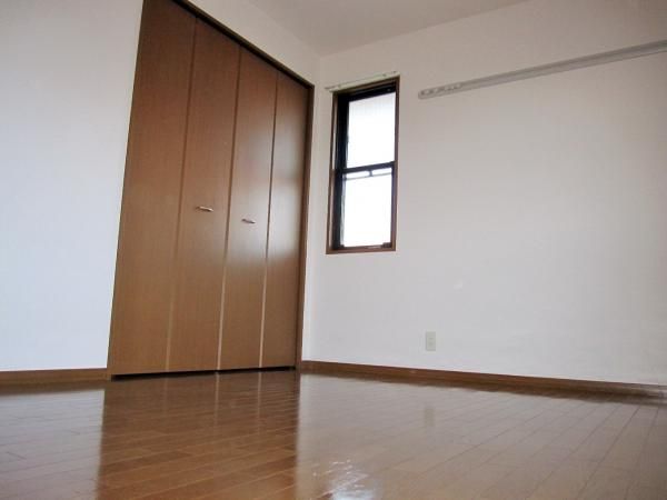 �y�Z�L�����e�B�z�@