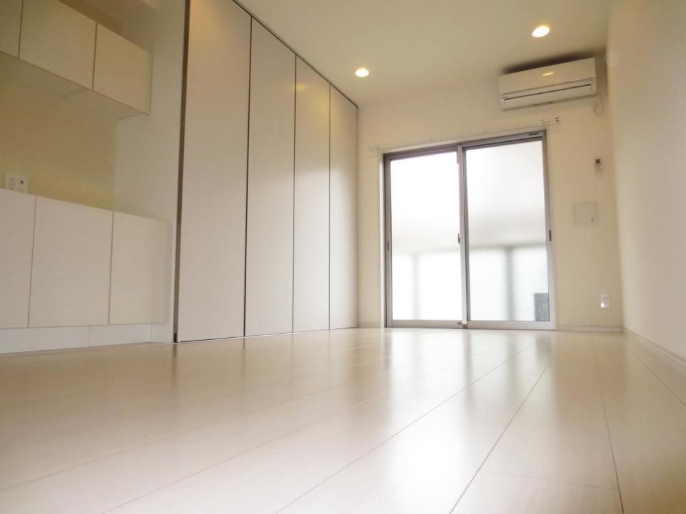 �y���ԁE���r���O�z�@