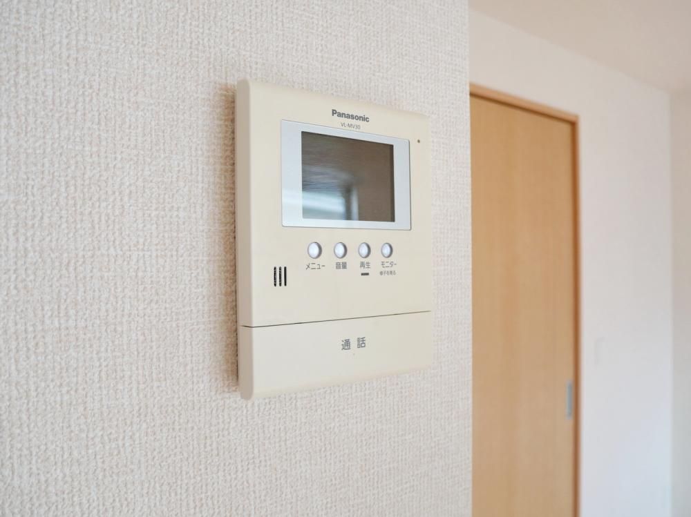 �y�Z�L�����e�B�z�@