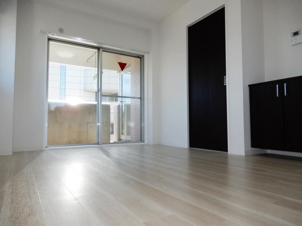 �y�Z�L�����e�B�z�@