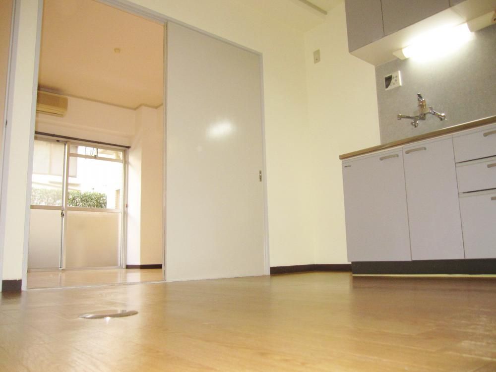 �y���ԁE���r���O�z�@