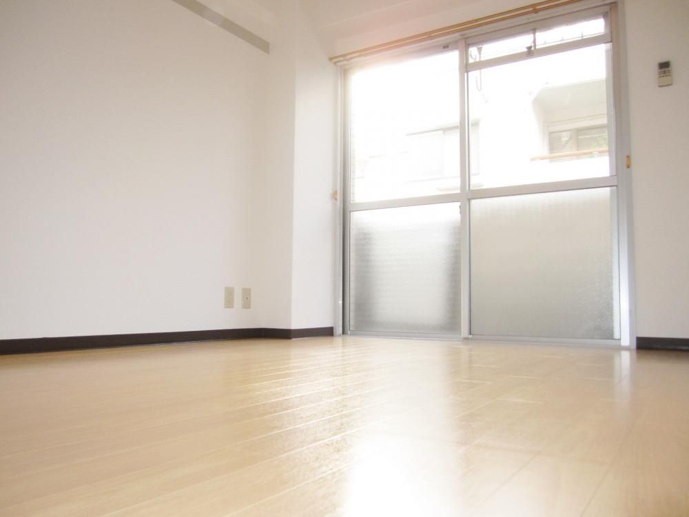 �y�Z�L�����e�B�z�@