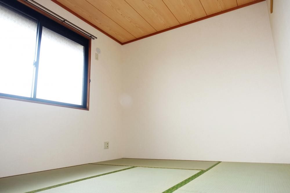 �y�Z�L�����e�B�z�@