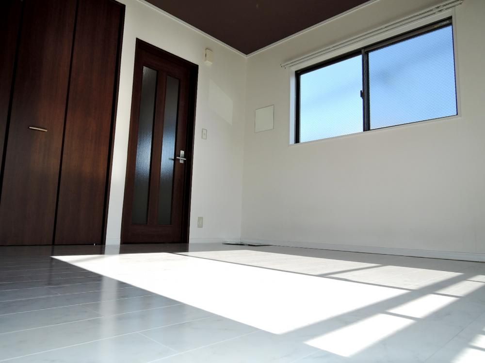 �y�Z�L�����e�B�z�@