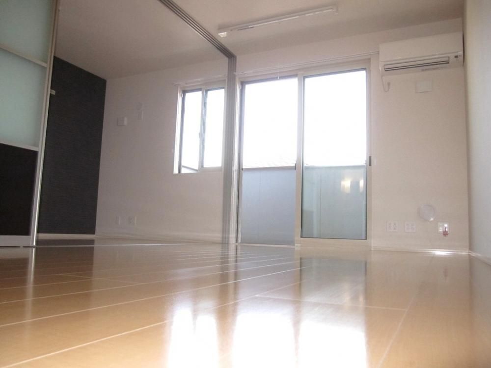 �y���ԁE���r���O�z�@