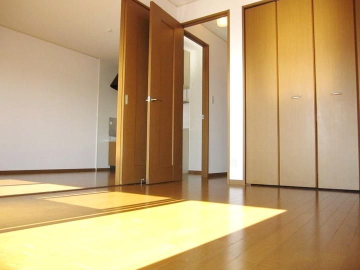 �y�Z�L�����e�B�z�@