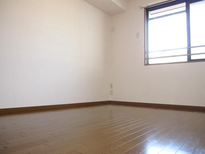 �y���]�z�@