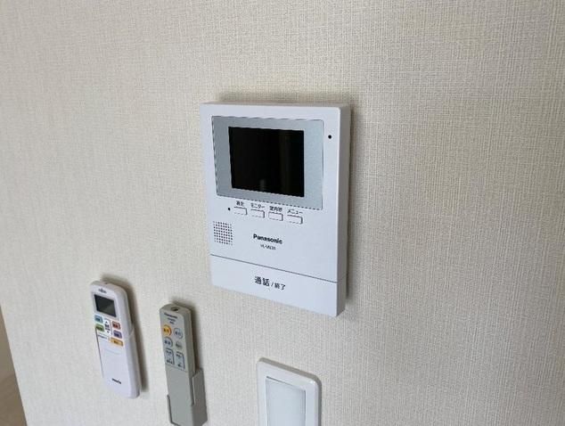 �y�Z�L�����e�B�z�@