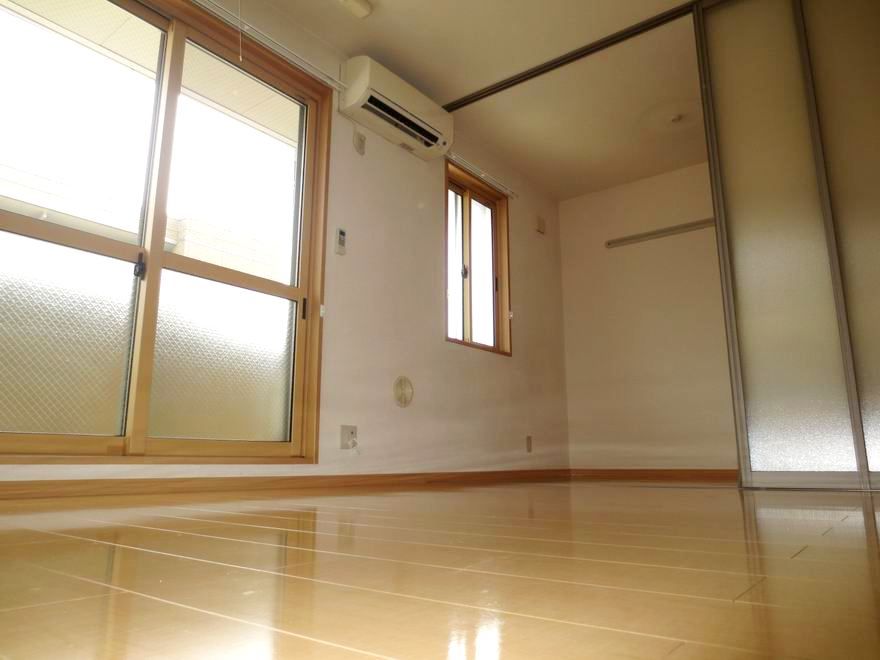 �y�Z�L�����e�B�z�@