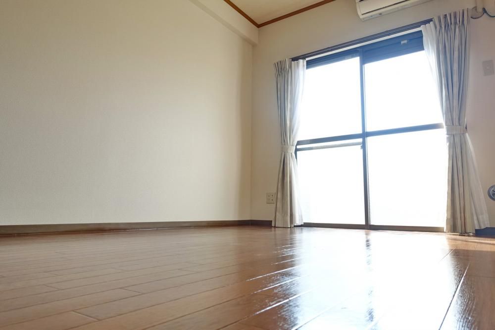 �y�����E���r���O�z�@