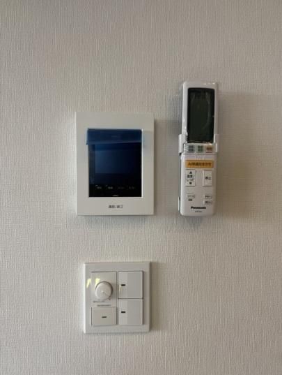 �y�Z�L�����e�B�z�@