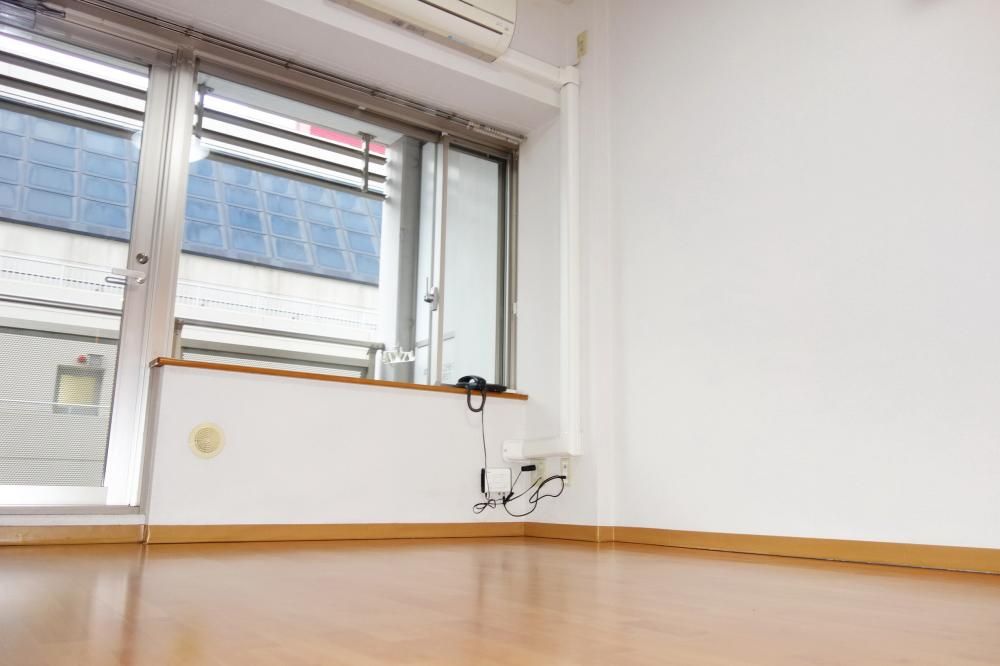 �y���]�z�@