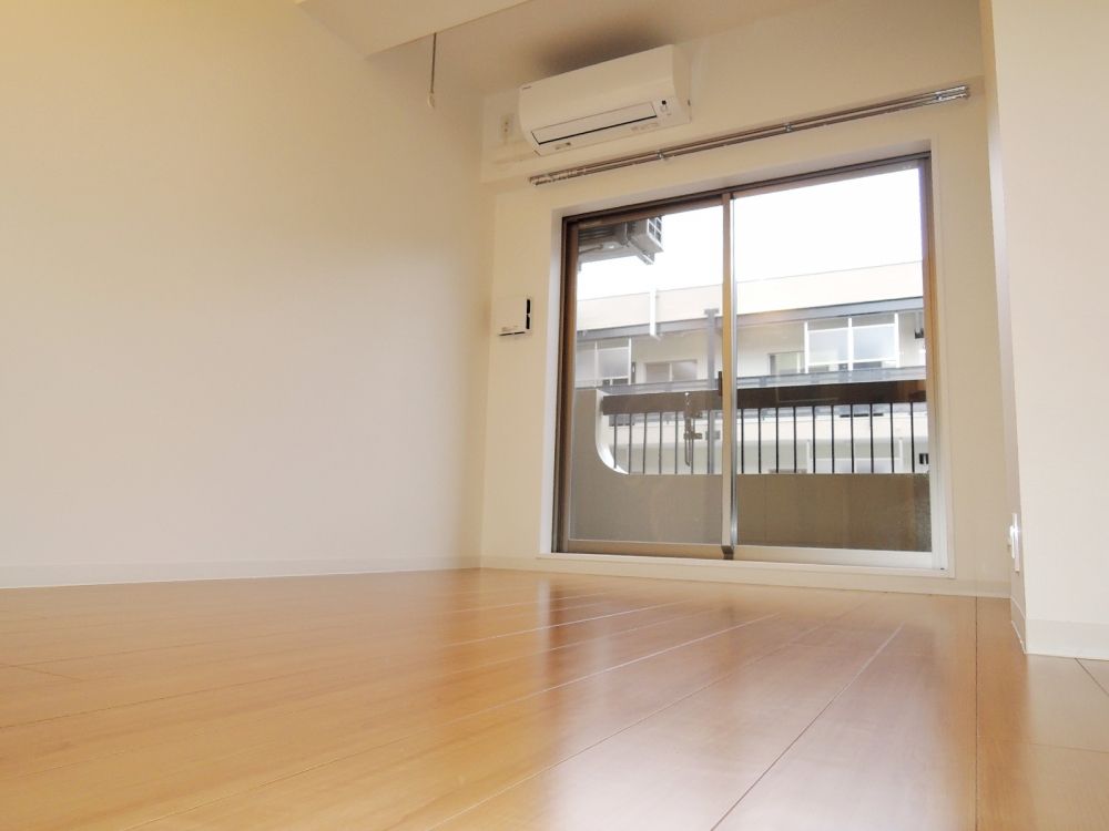 �y���]�z�@