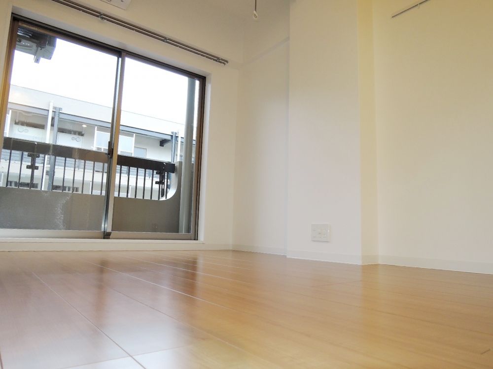 �y�Z�L�����e�B�z�@