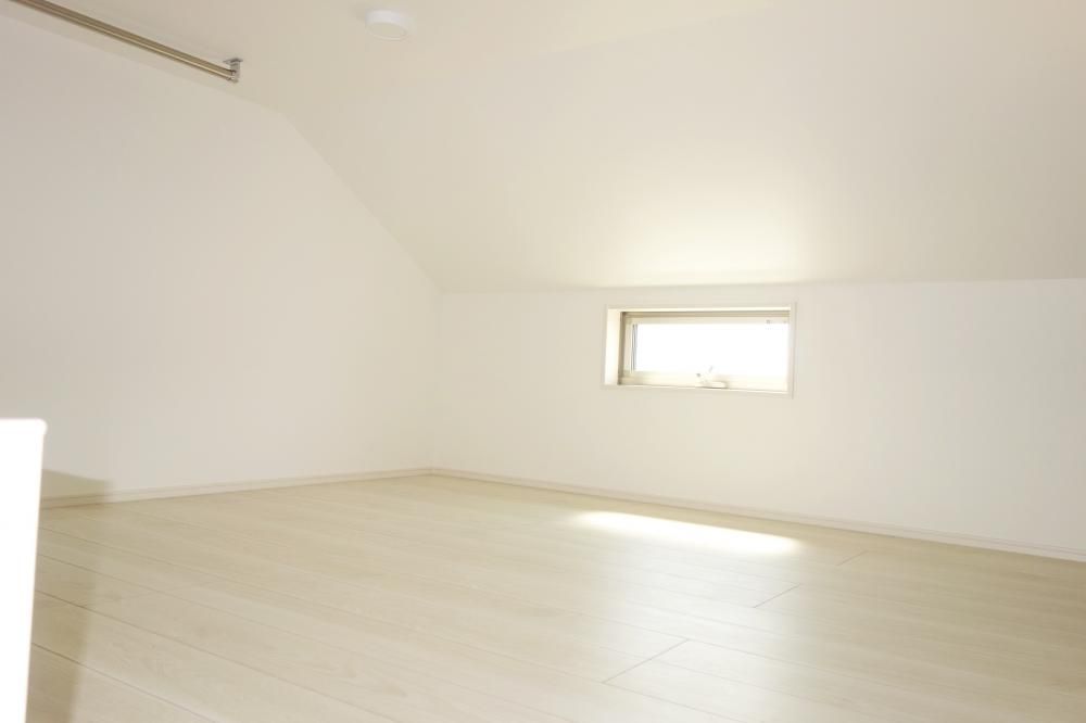 �y�Z�L�����e�B�z�@