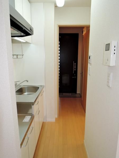 �y�Z�L�����e�B�z�@