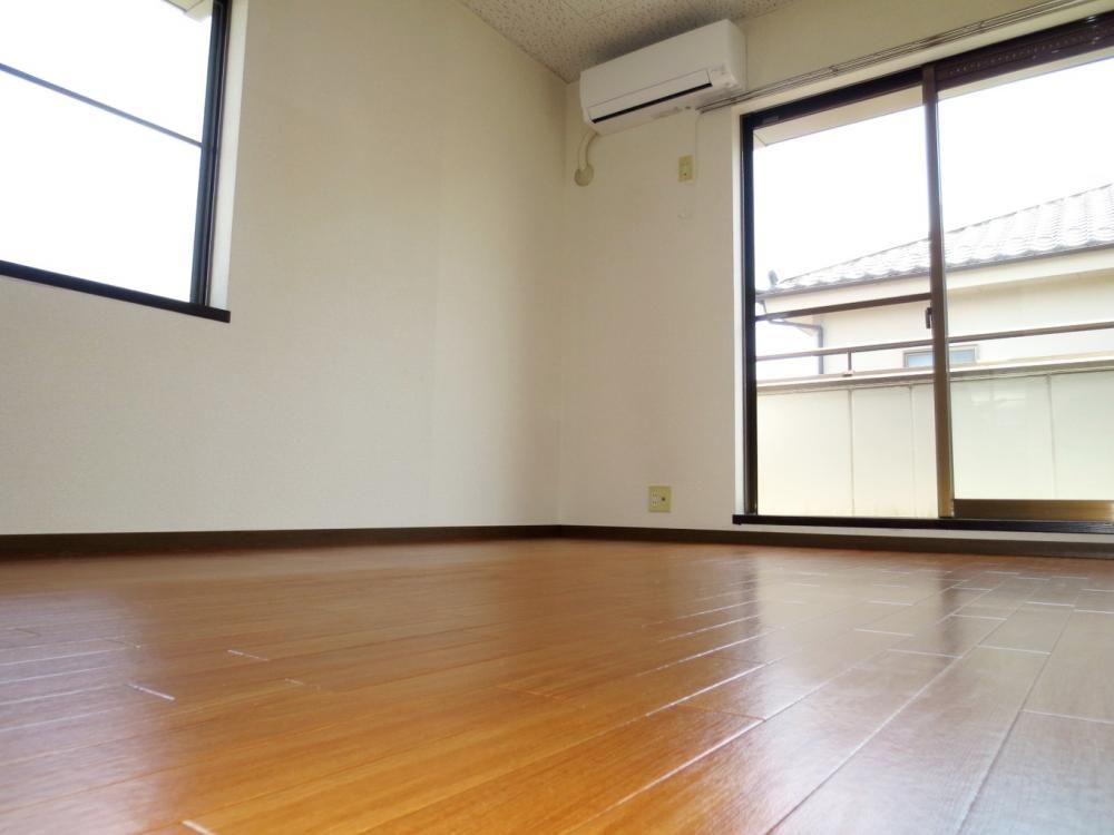 �y�Z�L�����e�B�z�@