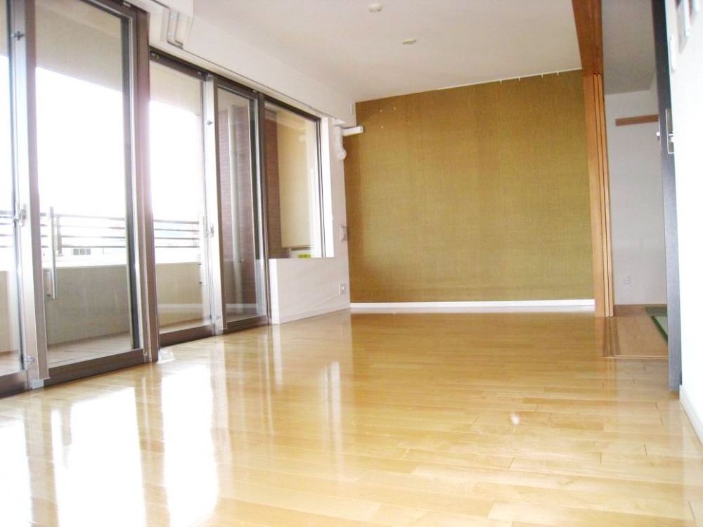 �y�����E���r���O�z�@