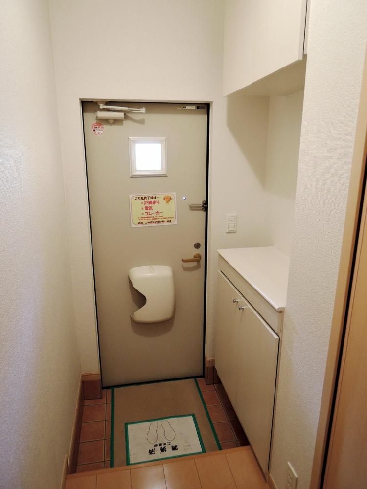 �y�Z�L�����e�B�z�@